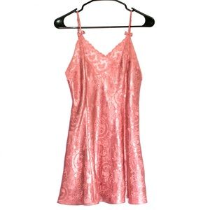 VICTORIA’S SECRET pink nightie small polyester
